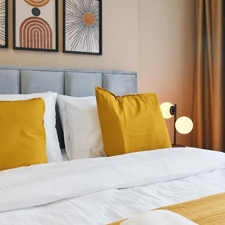 2 Bedroom Apt Perfect Blend Of Comfort & Style