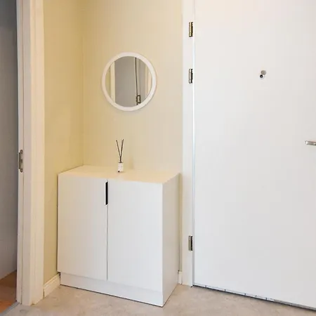 2 Bedroom Apt Perfect Blend Of Comfort & Style *