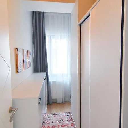 2 Bedroom Apt Perfect Blend Of Comfort & Style